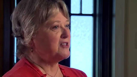 "لقد أصبحت حياتي مشرقة. يسعدني جداً الاستيقاظ في الصباح. انه شعور رائع".  شاهد كيف يعيش الآخرون مع العلاج.&rlm;